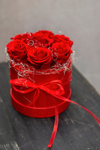 Load image into Gallery viewer, Uinuvad roosid karbis - säilib aasta